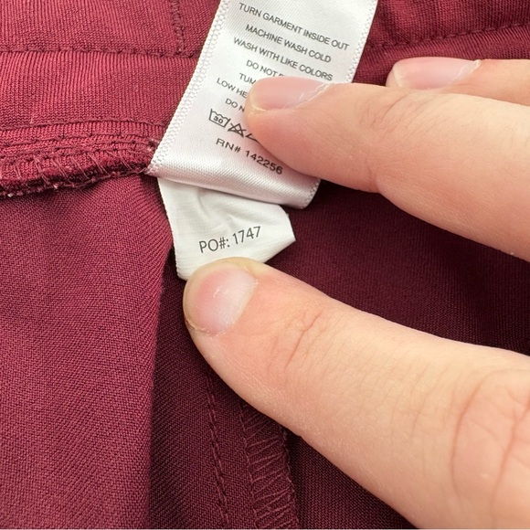 Figs Women’s Maroon Zamora Joggers Catarina Scrub Top Large Petite - Picture 6 of 6
